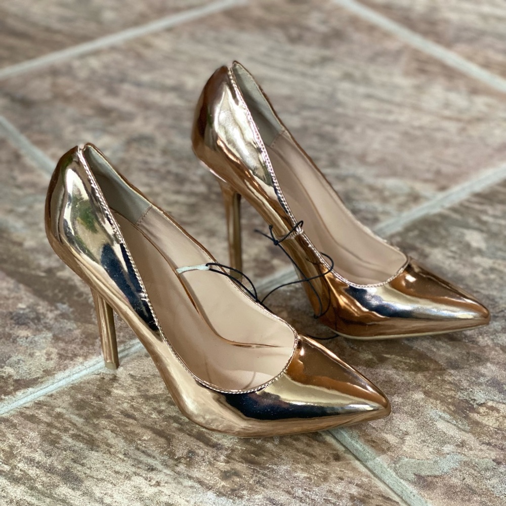 Sparkly shiny NWT women’s Rosegold stiletto high heel shoes